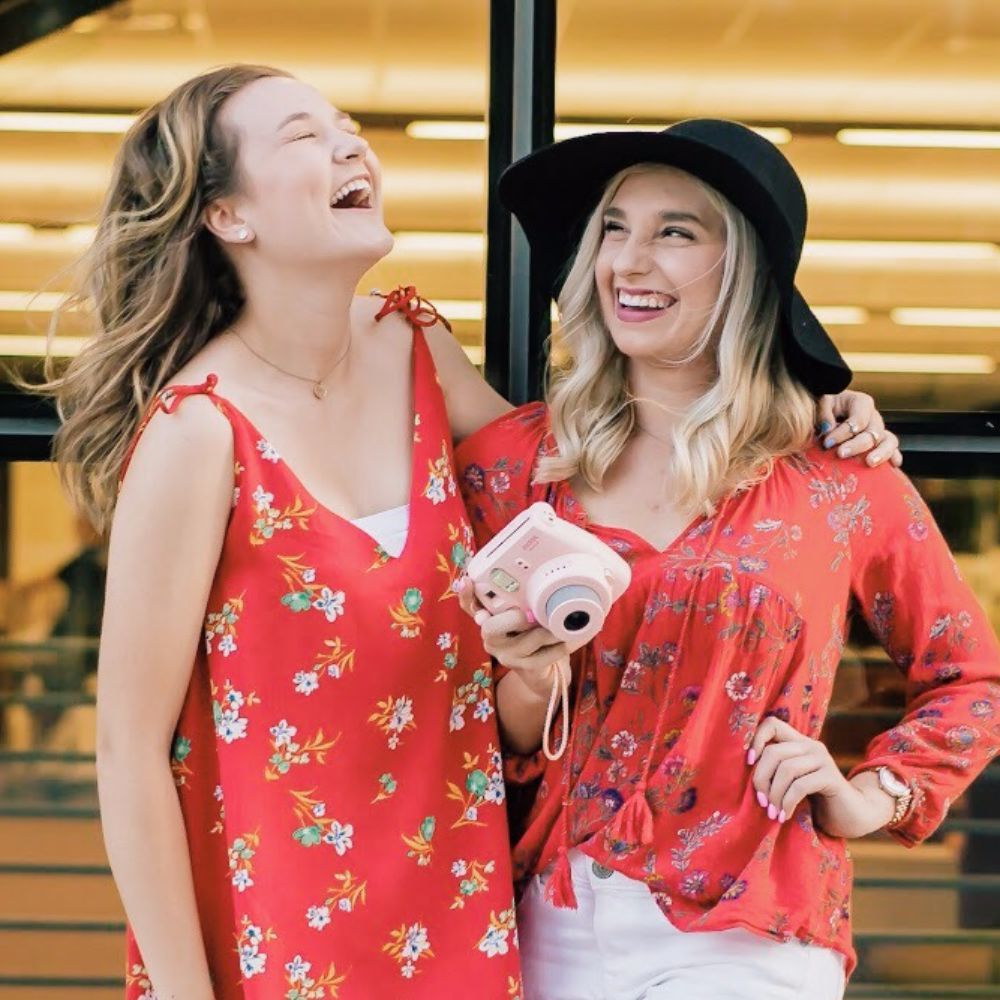 Meet your Poshers, Alli and maddy